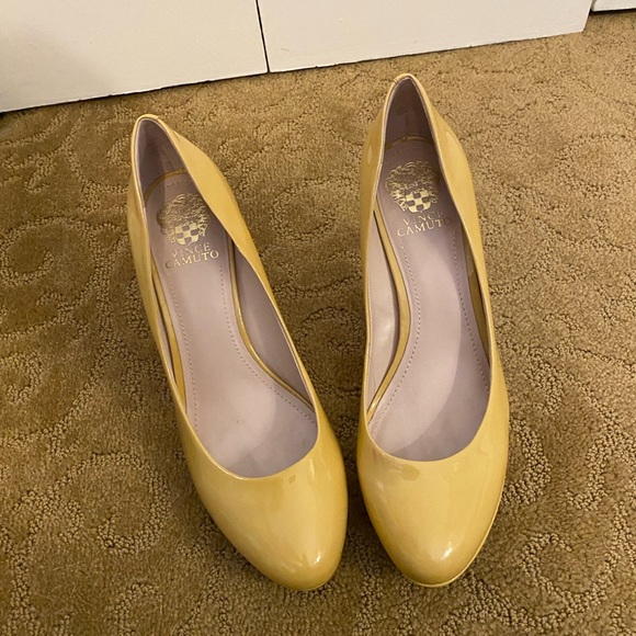 Vince Camuto Dark Cream Heels - Picture 1 of 5